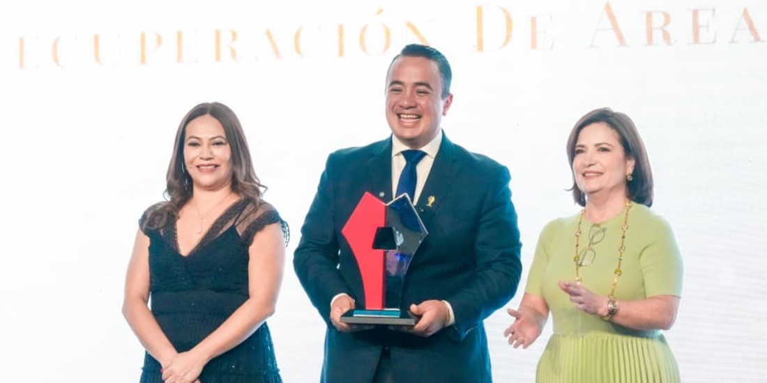 El alcalde de Gustavo A. Madero, Janecarlo Lozano, fue galardonado a nivel nacional por sus políticas de infraestructura social.