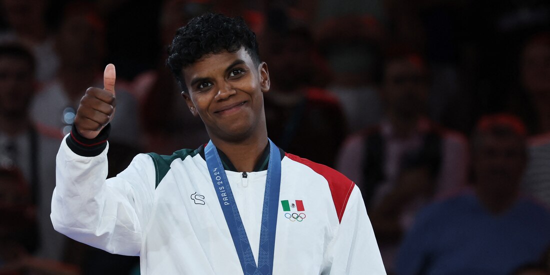 Prisca Awiti con su medalla de plata en los Juegos Olímpicos París 2024