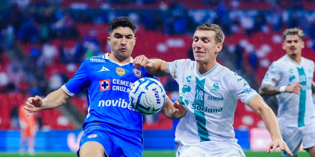 Cruz Azul y Santos se enfrentaron en el Estadio Azteca.