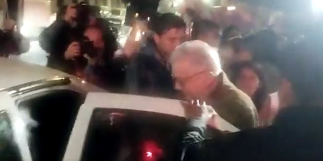 AMLO sale de reunión con 'corcholatas' y gobernadores de Morena.