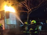 Incendio en Guadalajara. Fuego consume en su totalidad la caja de un tráiler.