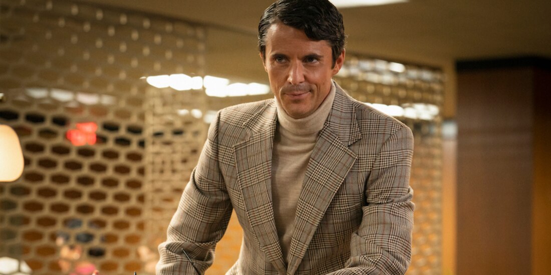 Matthew Goode, dando vida a Robert Evans en un fotograma de la serie.