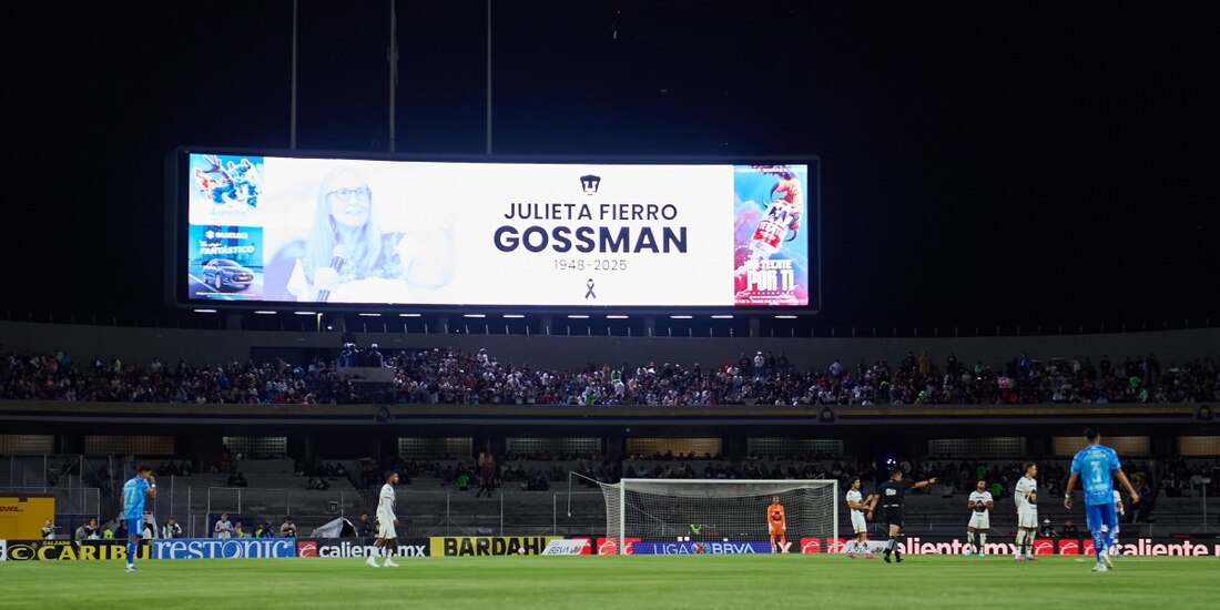 La afición rindió un minuto de aplausos en la memoria de Julieta Fierro previo al Pumas vs Tigres en CU.