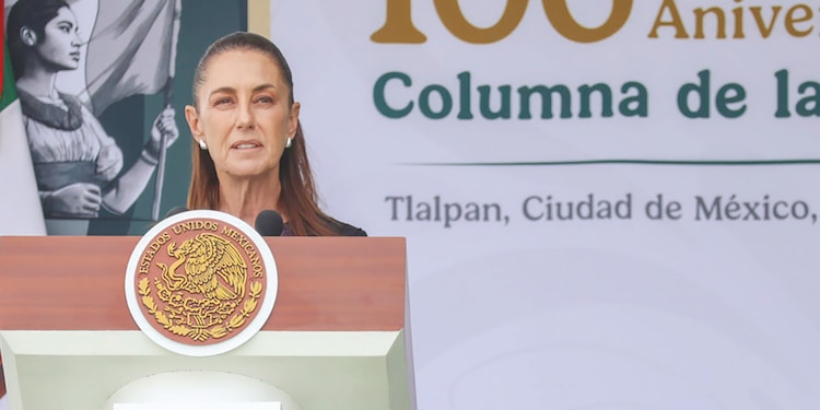 La Comandanta Suprema de las Fuerzas Armadas, ayer en el Colegio Militar.