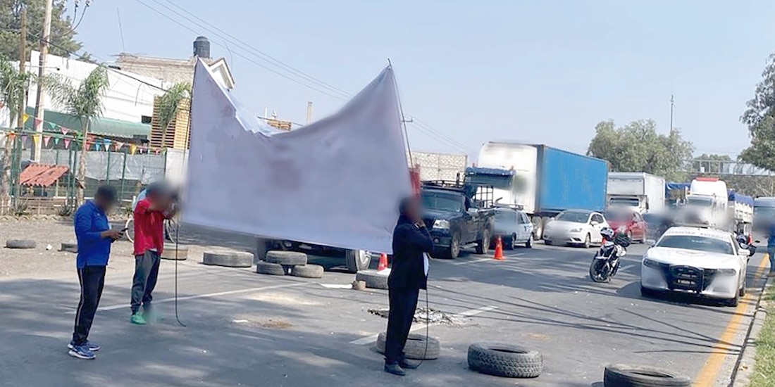 Bloqueo de la autopista, aunque fue intermitente, fue en ambos sentidos, lo que generó caos vial ayer.