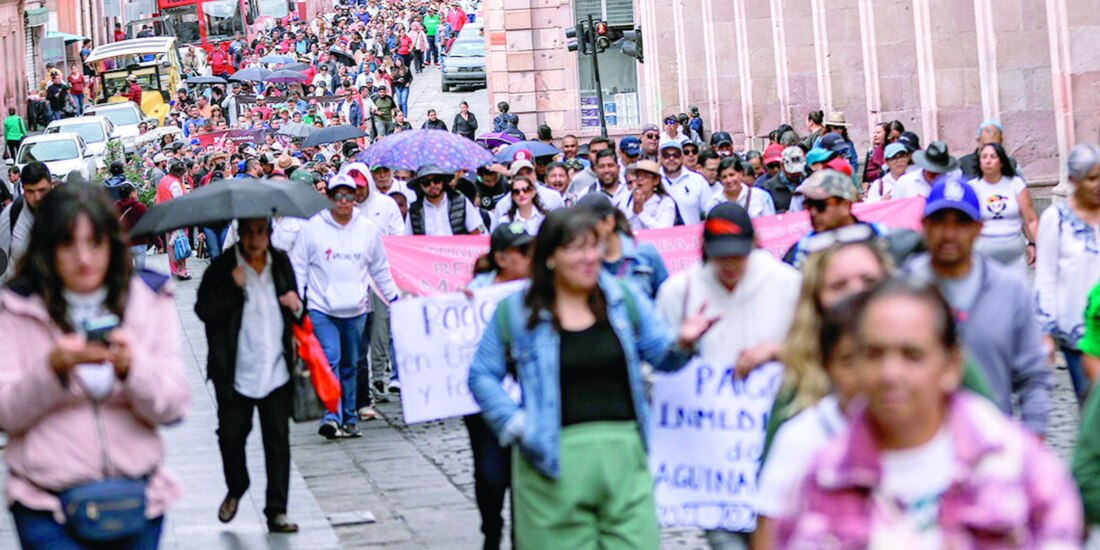 Maestros de la Sección 58 marcharon ayer en calles de Zacatecas.
