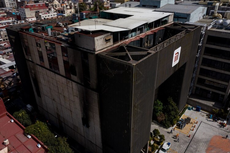 El incendio provocó la suspensión del servicio en seis de las 12 líneas del transporte, afectando a más de un millón de usuarios.