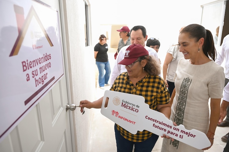 Presidenta Claudia Sheinbaum durante la entrega de viviendas para el Bienestar en Umán, Yucatán, el 17 de octubre de 2026.