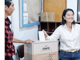 La candidata presidencial peruana Keiko Fujimori emite su voto, ayer.