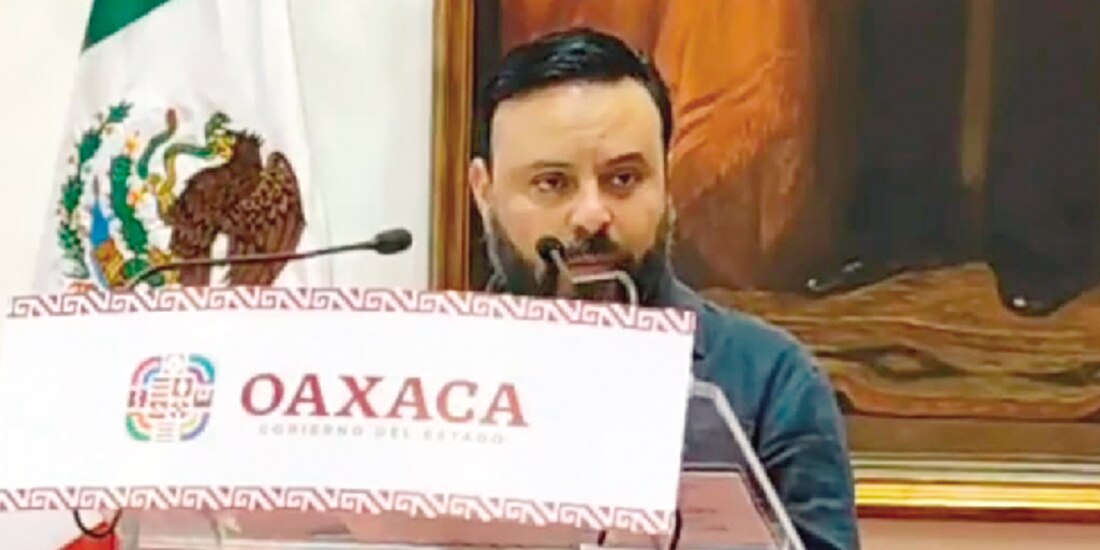 El titular de la Secretaría de Gobierno de Oaxaca, Jesús Romero López, en conferencia de prensa, ayer.