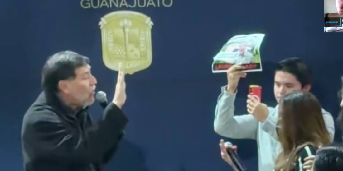 A la izquierda, el senador Gerardo Fernández Noroña.