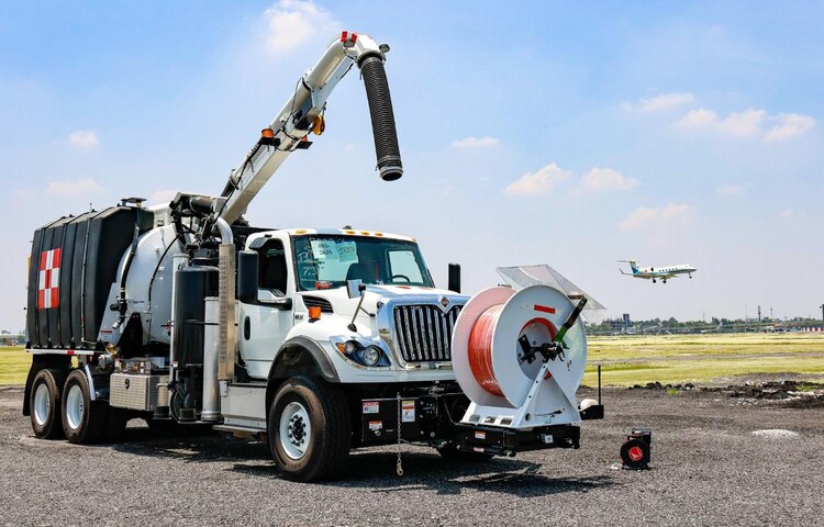 Unidades de desazolve adquiridas por el AICM.