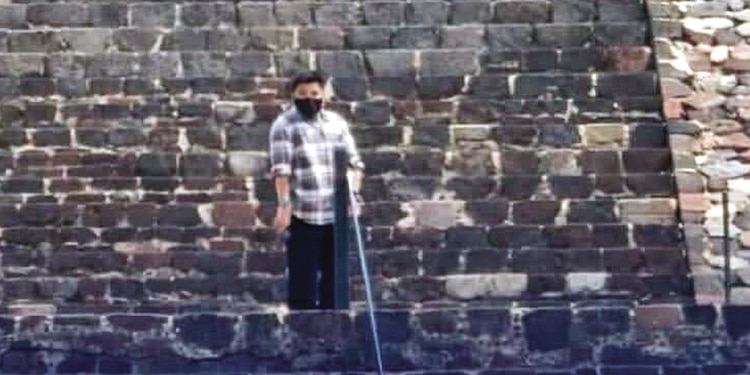 El agresor ingresó a la zona con un arma, cartuchos y un cuchillo. Presuntamente mantuvo a rehenes antes de suicidarse.