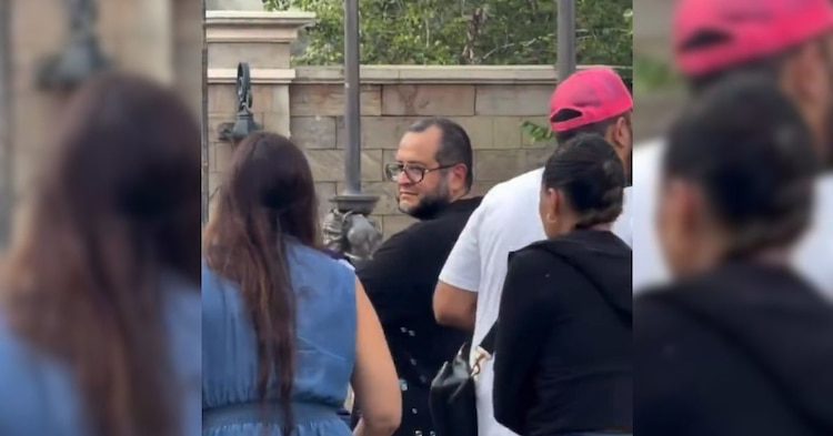 José Ramón López Beltrán fue captado en video, a la entrada de Magic Kingdom de Disney.