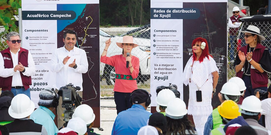 La presidenta, Claudia Sheinbaum Pardo (c.), en gira por Campeche, el viernes