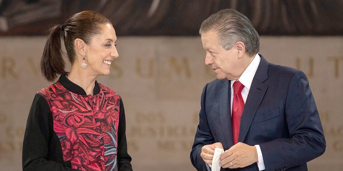 Arturo Zaldívar y Claudia Sheinbaum en el Tribunal de Justicia.
