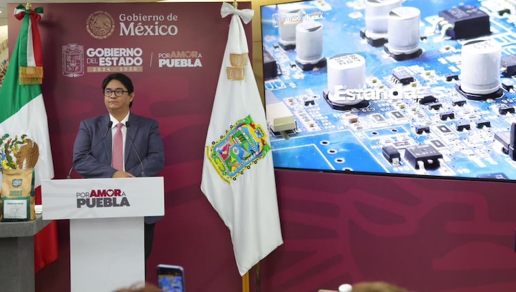 El director Lagtzu López Miro Castorena expuso los pilares que permitirán producir componentes para telefonía móvil y electrodomésticos locales.