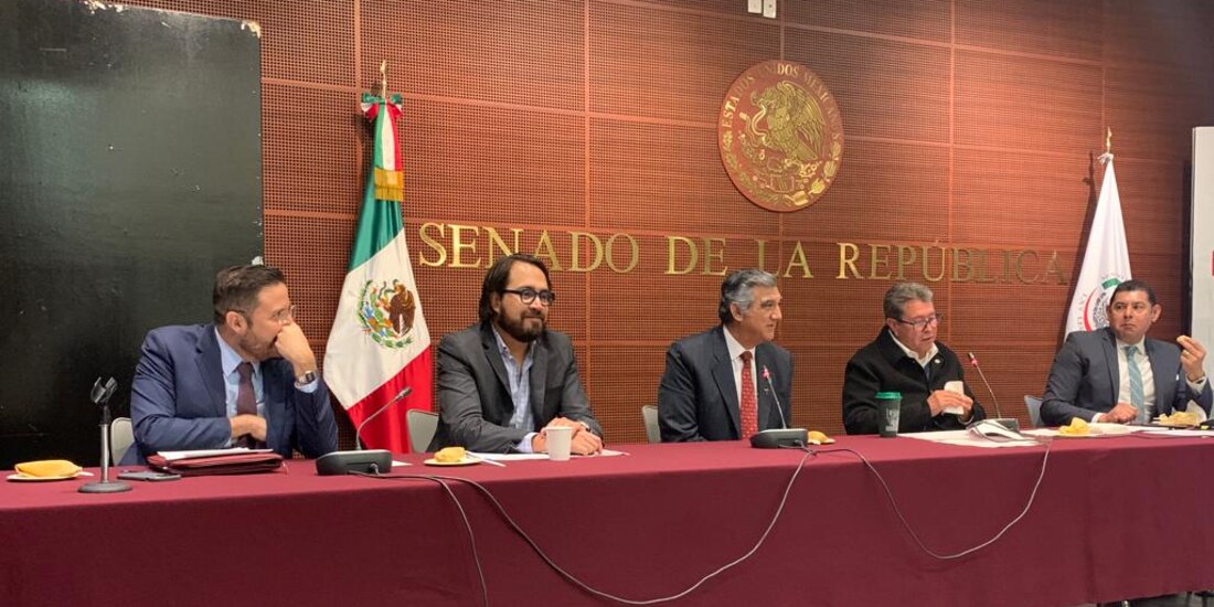 El Gobernador estuvo en el Senado.