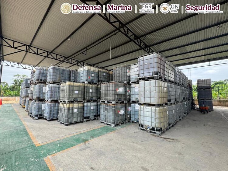 Aseguramiento de casi 900 mil litros de hidrocarburo ilegal en Tabasco, en imagen de archivo