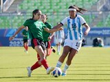 Una acción del partido entre México Femenil y Argentina Femenil en los Juegos Panamericanos 2023