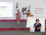 La Presidenta de México y la titular de Energía, este miércoles en Palacio Nacional.