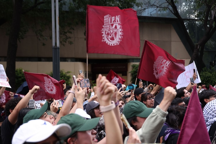 Estudiantes del Instituto Politécnico Nacional (IPN) marcharon de la Plaza de las Tres Culturas a la Secretaría de Gobernación