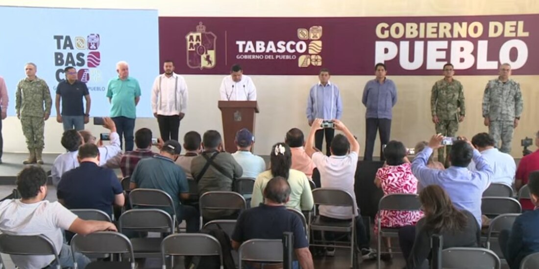 El gobernador de Tabasco Javier May, en conferencia de prensa.