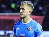 Gonzalo Piovi en un partido con el Cruz Azul de la Liga MX