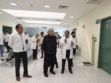 Presidente López Obrador (centro) durante la visita a Morelos.