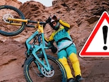 Un ciclista quedó parapléjico después de sufrir un brutal accidente.