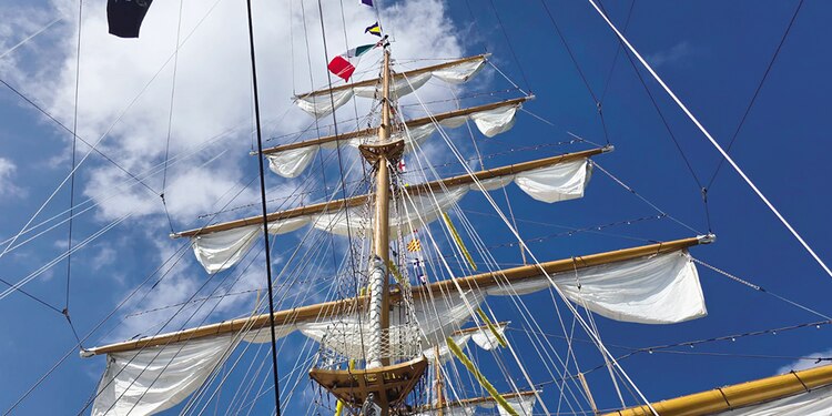 Mástil del Buque Escuela Cuauhtémoc, que arribó a Veracruz.