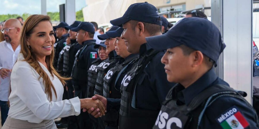 Mara Lezama entrega vehículos y equipamiento a Benito Juárez, Quintana Roo.