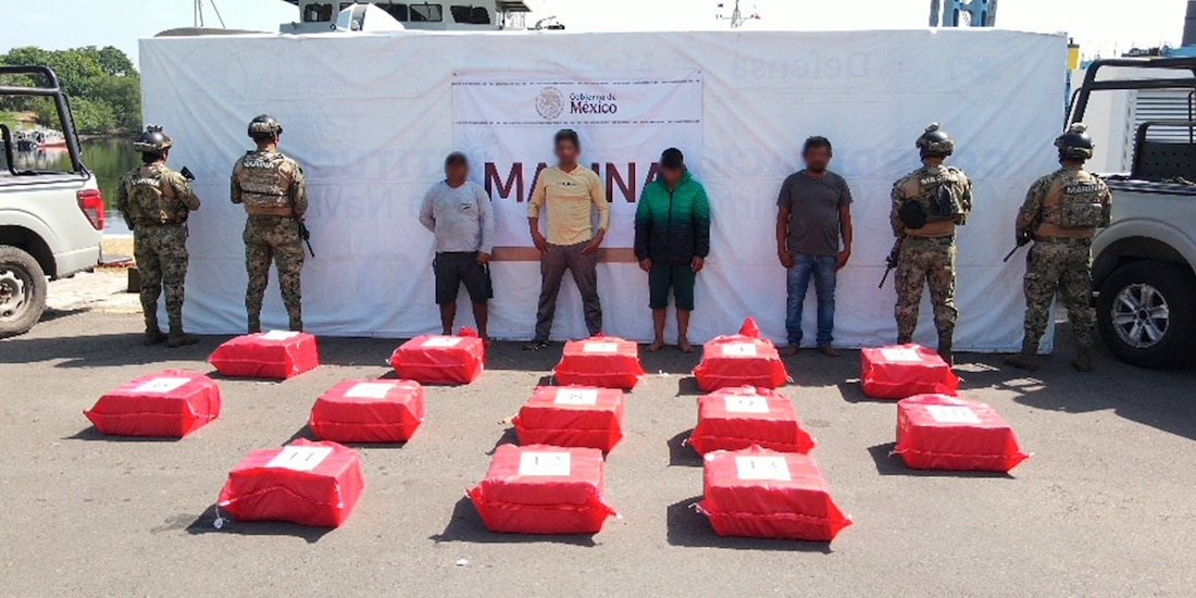 Aseguramiento de presunta cocaína frente a las costas de Chiapas.
