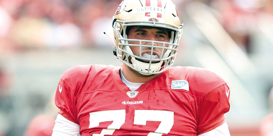 El tackle mexicano, en un entrenamiento con los San Francisco 49ers, el año pasado, en los campos de California.