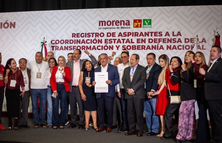 Raúl Morón Orozco realizó el registro de aspirantes por Michoacán