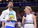 El serbio Novak Djokovic releva la camiseta con una imagen de él junto a Kobe Bryant en honor al fallecido basquetbolista tras ganar su título 25 de Grand Slam