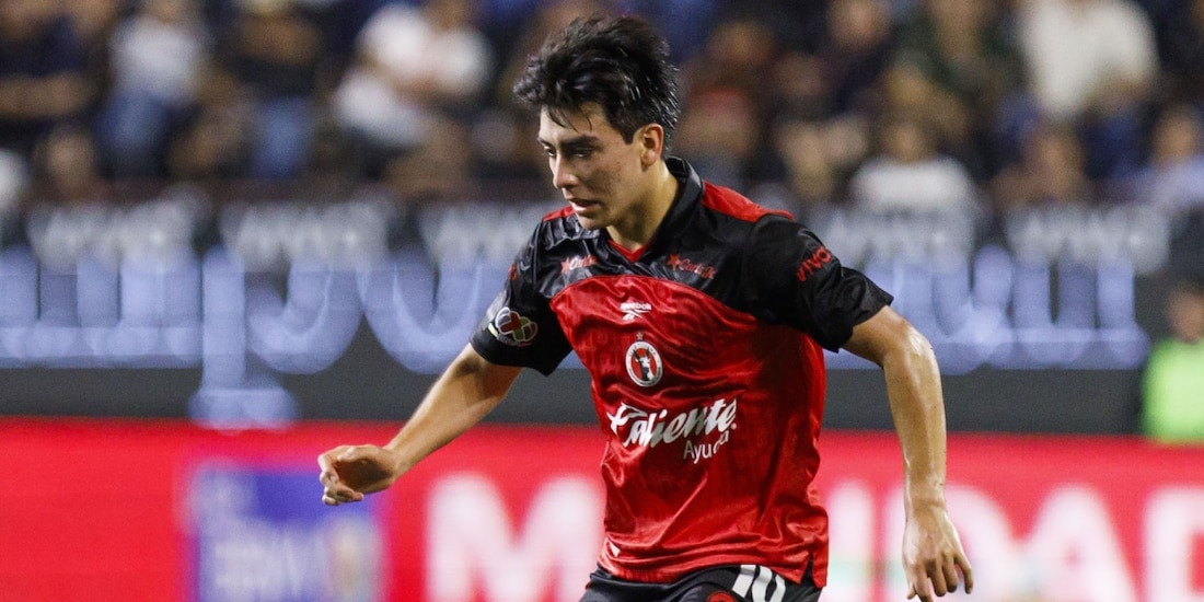 Gilberto Mora en el duelo entre Xolos y Pumas en la Liga MX