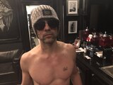 Criss Angel se tatuó "Beli" en el pecho cuando andaba con la cantante.