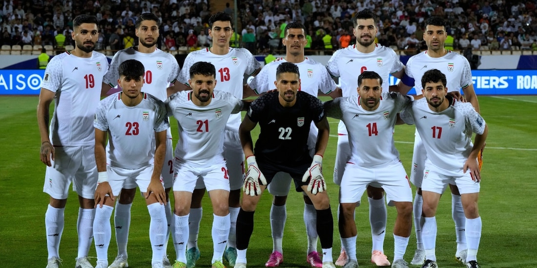 Futbolistas de la selección de Irán antes de un juego eliminatorio rumbo al Mundial 2026.