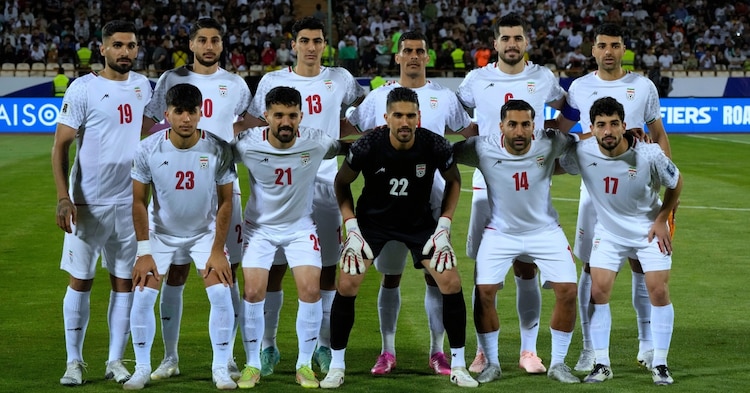 Futbolistas de la selección de Irán antes de un juego eliminatorio rumbo al Mundial 2026.