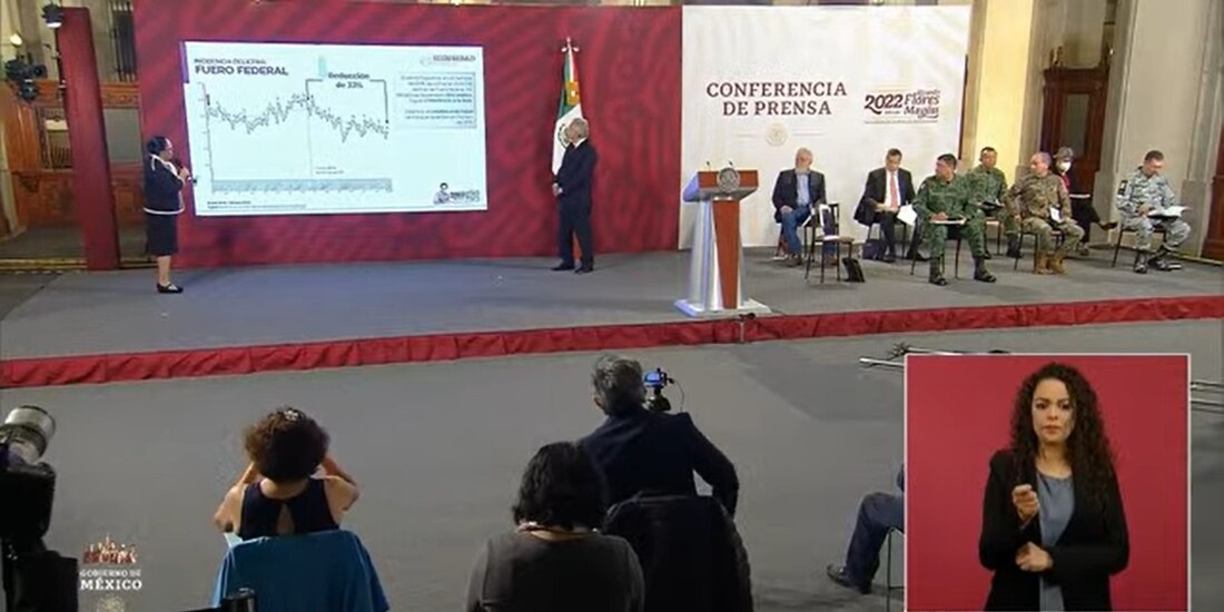 informe de seguridad mensual en conferencia de prensa.