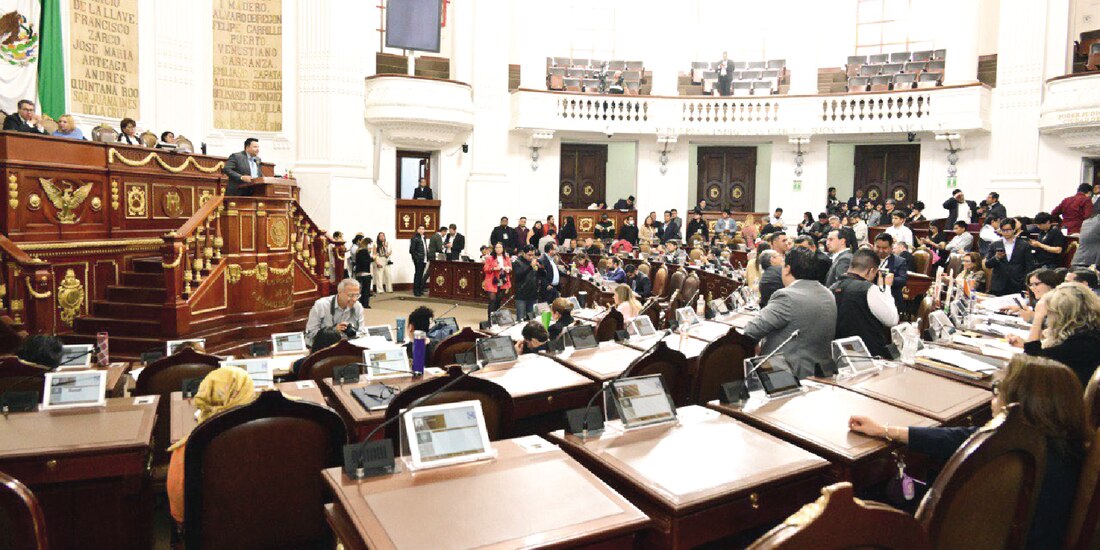 Diputados y diputadas del Congreso local, en la sesión de ayer.