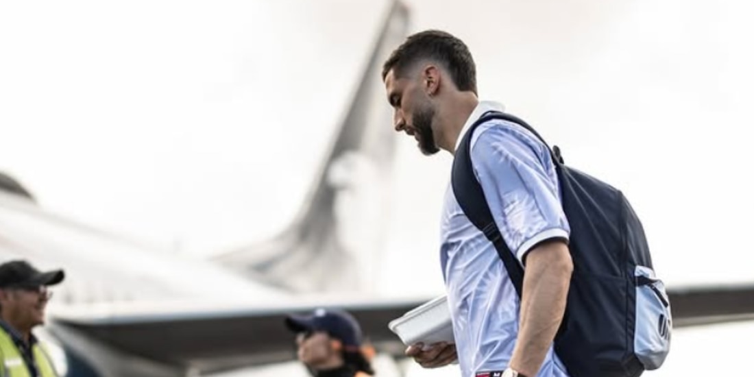 A pesar de los inconvenientes, la selección charrúa ya viaja rumbo a Miami,