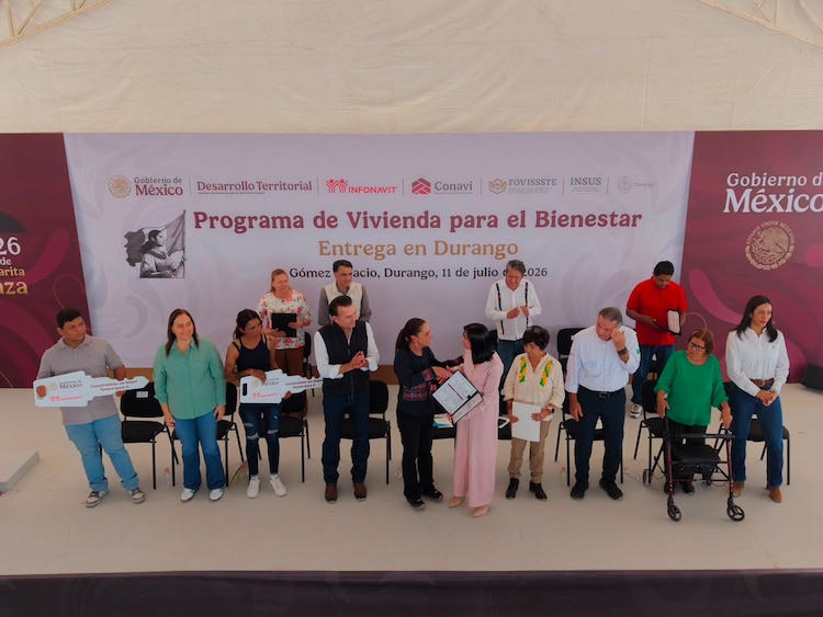 Sheinbaum durante la entrega del Programa de Vivienda para el Bienestar en Gómez Palacio.