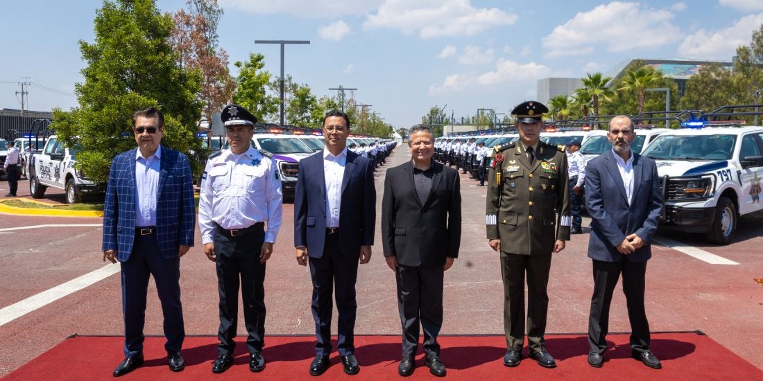 Julio Menchaca entrega 232 nuevas patrullas y equipamiento táctico a policías de Hidalgo.