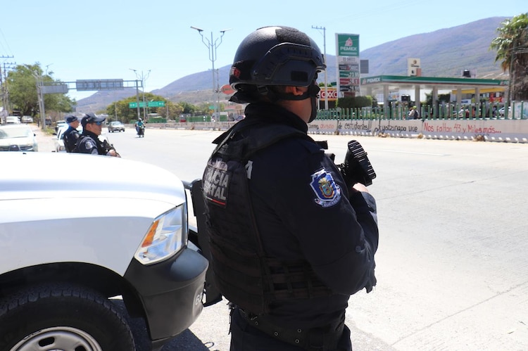 Autoridades estatales y federales refuerzan la seguridad en las vías de comunicación de la entidad.