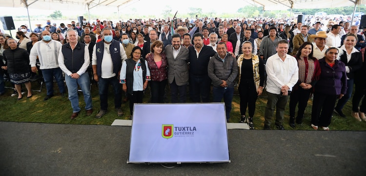 En los predios “La Chacona”, en Tuxtla Gutiérrez, habrá un Hospital Regional de 260 camas, y en “Quinta San Caralampio”, en Comitán, un Hospital General de Zona de 60 camas
