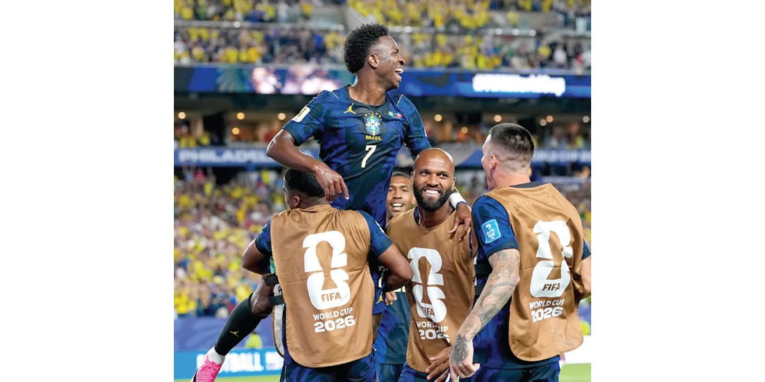 VINÍCIUS JR.
festeja con sus
compañeros,
el pasado 19 de
junio en Filadelfia.