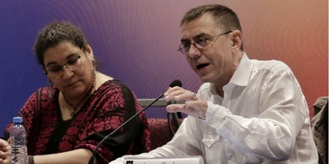 A la izquierda de la imagen la ministra Lenia Batres.