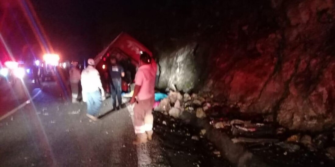 El percance vehicular se registró en las primeras horas de este lunes.